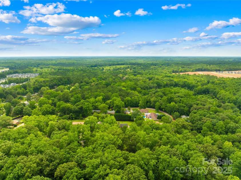 815 Lakeside Circle, Lancaster, SC 29720.  MLS# CAR4263042, YatesRealty ID 18832. 