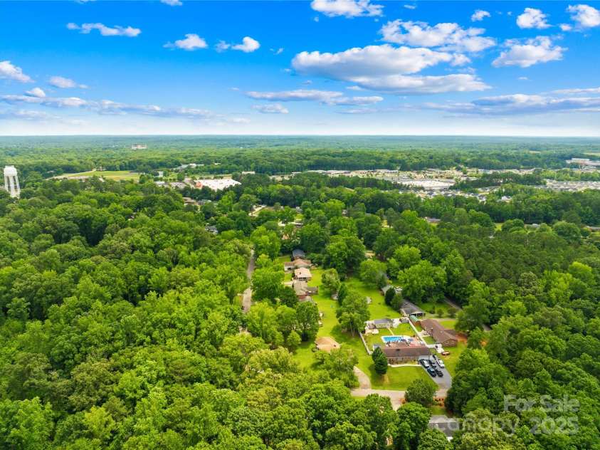 815 Lakeside Circle, Lancaster, SC 29720.  MLS# CAR4263042, YatesRealty ID 18832. 