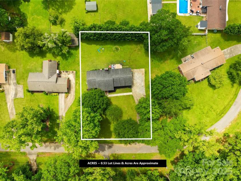 815 Lakeside Circle, Lancaster, SC 29720.  MLS# CAR4263042, YatesRealty ID 18832. 