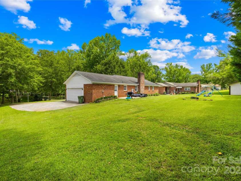 815 Lakeside Circle, Lancaster, SC 29720.  MLS# CAR4263042, YatesRealty ID 18832. 