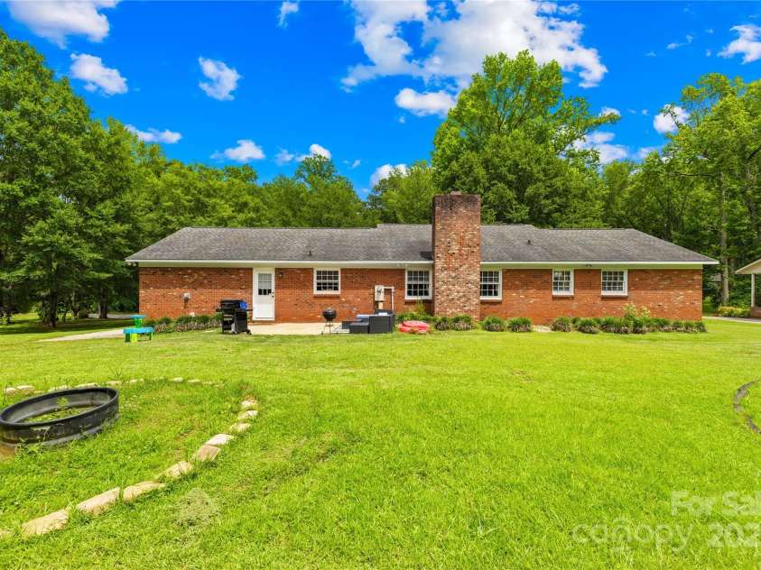 815 Lakeside Circle, Lancaster, SC 29720.  MLS# CAR4263042, YatesRealty ID 18832. 