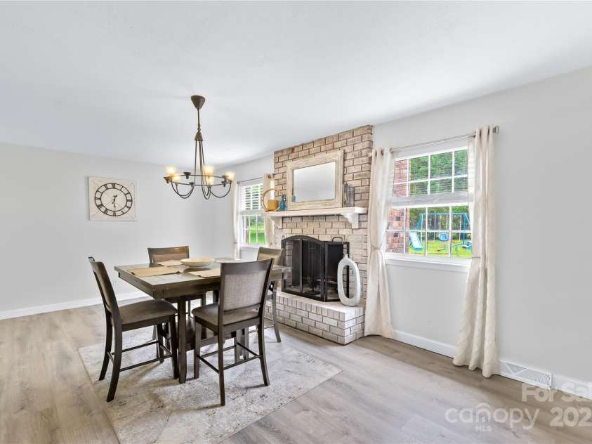 815 Lakeside Circle, Lancaster, SC 29720.  MLS# CAR4263042, YatesRealty ID 18832. Dining Area