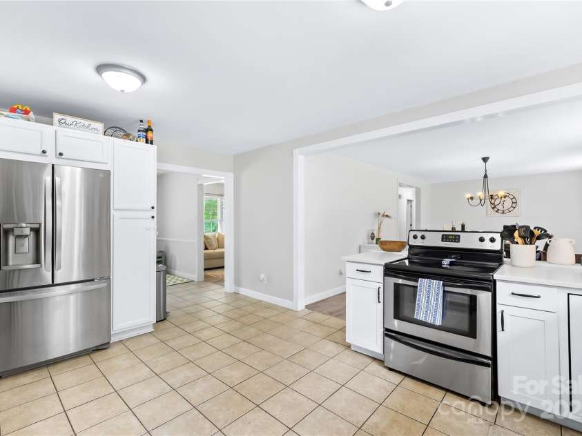 815 Lakeside Circle, Lancaster, SC 29720.  MLS# CAR4263042, YatesRealty ID 18832. Kitchen