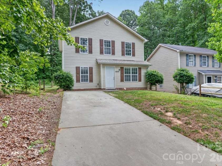 2304 Juniper Drive, Charlotte, NC 28269.  MLS# CAR4376071, YatesRealty ID 18833. 