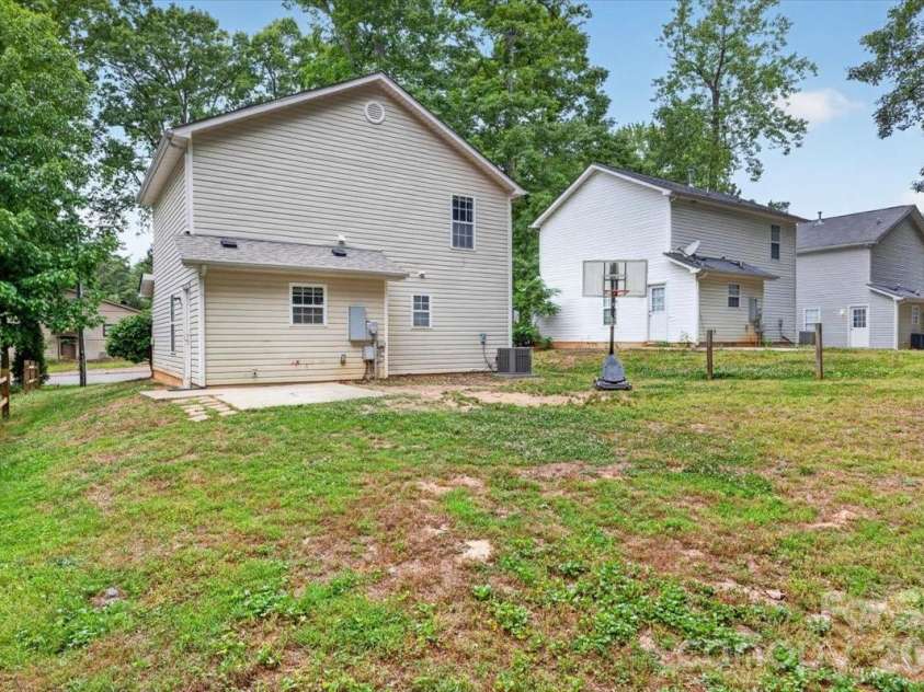 2304 Juniper Drive, Charlotte, NC 28269.  MLS# CAR4376071, YatesRealty ID 18833. 