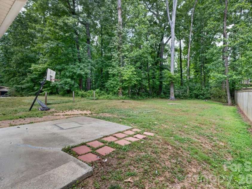 2304 Juniper Drive, Charlotte, NC 28269.  MLS# CAR4376071, YatesRealty ID 18833. 