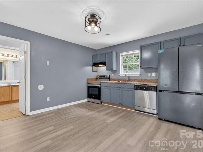 2304 Juniper Drive, Charlotte, NC 28269.  MLS# CAR4376071, YatesRealty ID 18833. 