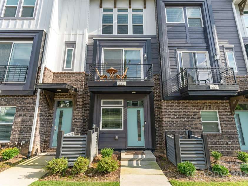 223 Bruns Avenue, Charlotte, NC 28208.  MLS# CAR4269292, YatesRealty ID 18834. 