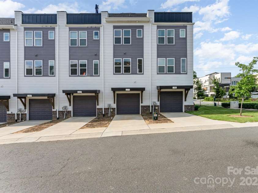223 Bruns Avenue, Charlotte, NC 28208.  MLS# CAR4269292, YatesRealty ID 18834. 