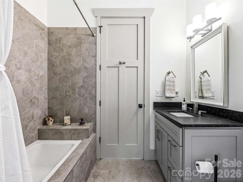 80 Caledonia Road, Asheville, NC 28803.  MLS# CAR4357837, YatesRealty ID 18834. Hall bath - mail level