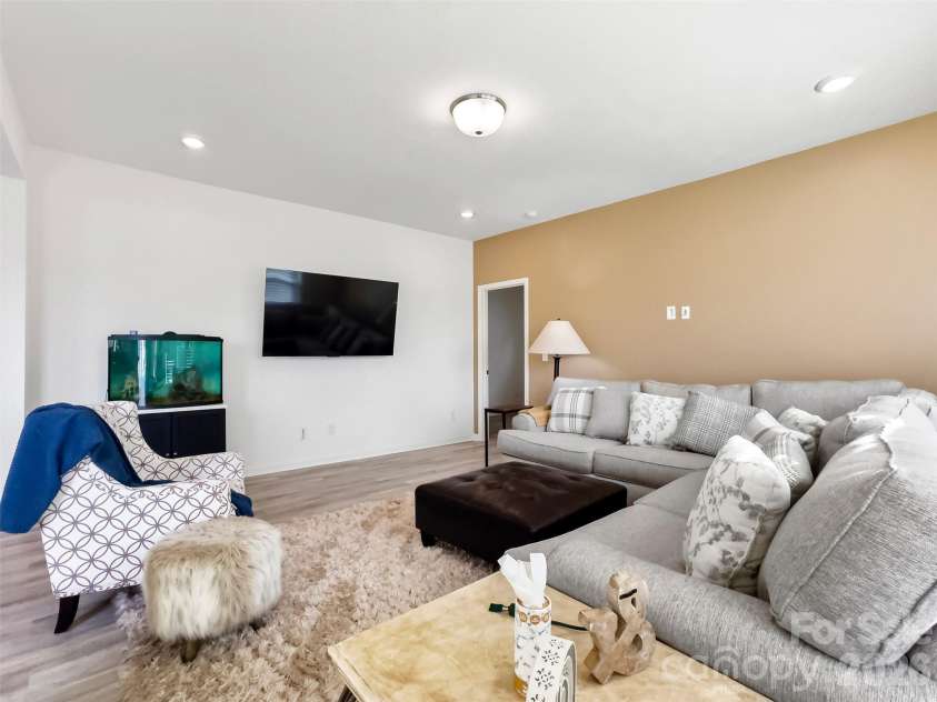 24089 Sailfish Drive, Lancaster, SC 29720.  MLS# CAR4357005, YatesRealty ID 18835. Family room