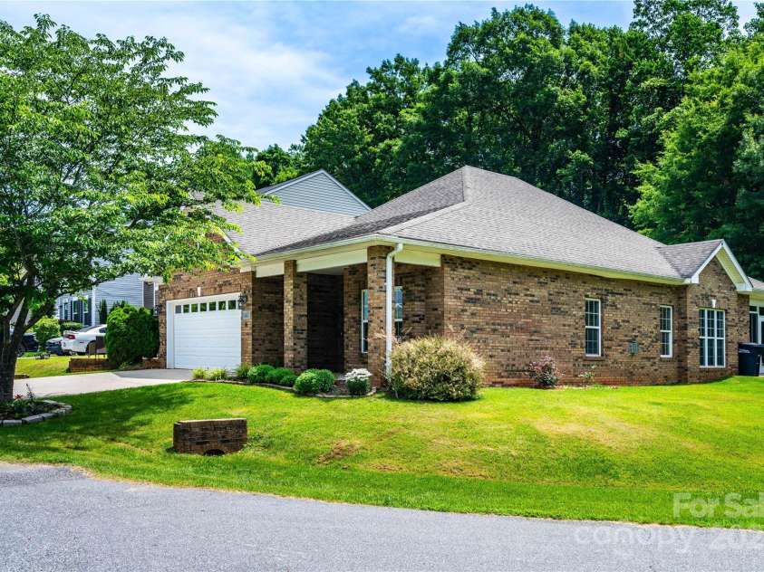 141 Aberdeen Drive, Troutman, NC 28166.  MLS# CAR4269630, YatesRealty ID 18836. Large side yard offers tremendous privacy