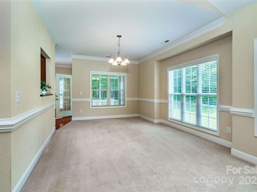 141 Aberdeen Drive, Troutman, NC 28166.  MLS# CAR4269630, YatesRealty ID 18836. Spacious dining area