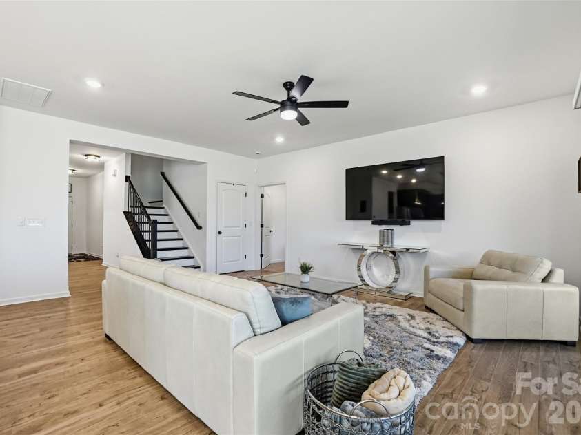 40184 Crooked Stick Drive, Lancaster, SC 29720.  MLS# CAR4356977, YatesRealty ID 18836. Great room