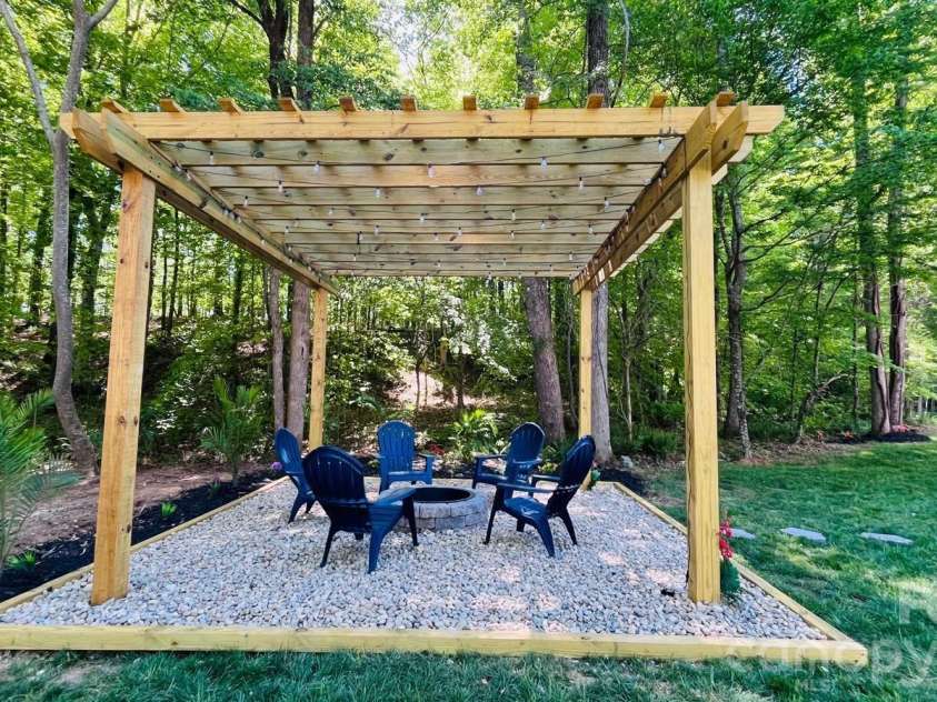 10405 Briarhurst Place, Mint Hill, NC 28227.  MLS# CAR4368724, YatesRealty ID 18837. 