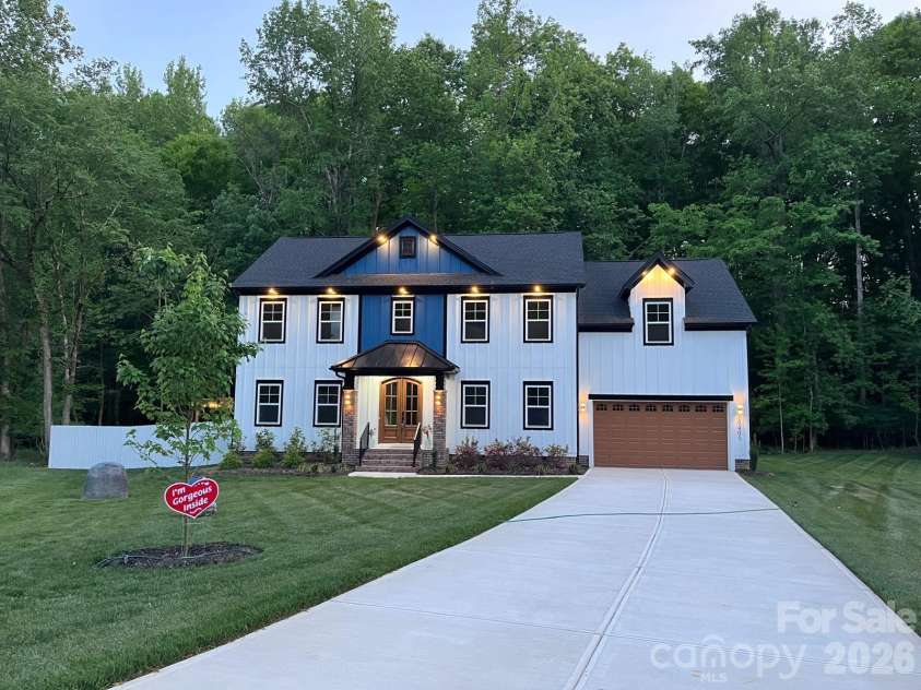 10405 Briarhurst Place, Mint Hill, NC 28227.  MLS# CAR4368724, YatesRealty ID 18837. 