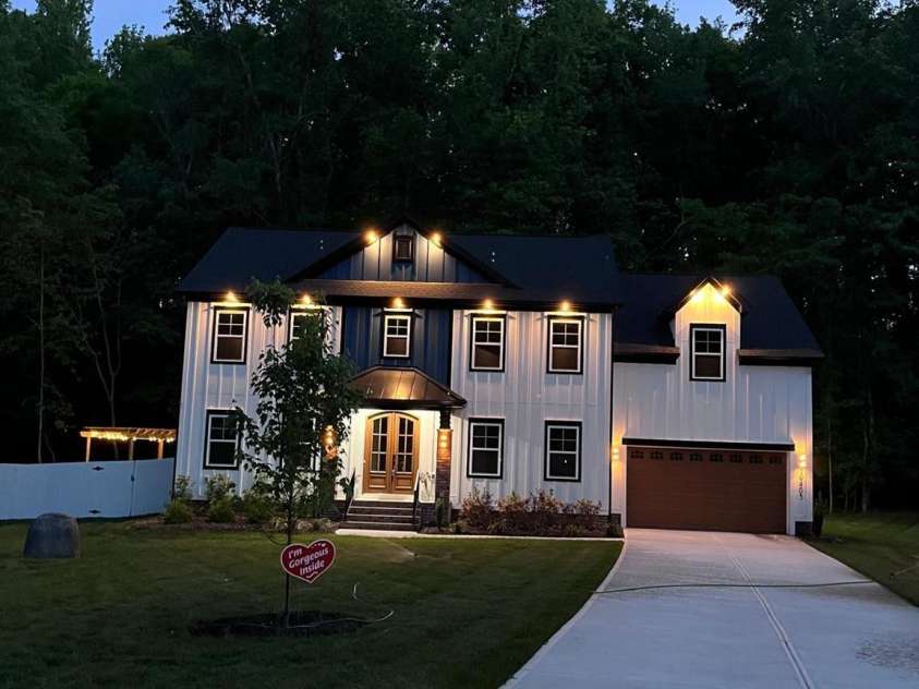 10405 Briarhurst Place, Mint Hill, NC 28227.  MLS# CAR4368724, YatesRealty ID 18837. 