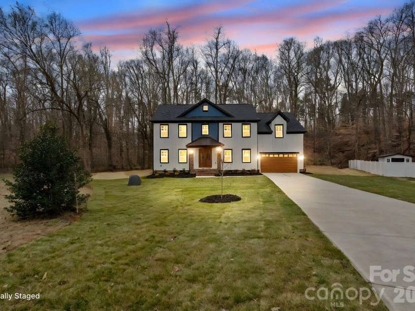 10405 Briarhurst Place, Mint Hill, NC 28227.  MLS# CAR4368724, YatesRealty ID 18837. 