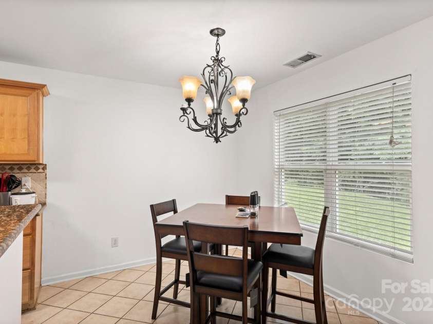 9236 Clifton Meadow Drive, Matthews, NC 28105.  MLS# CAR4268571, YatesRealty ID 18839. 