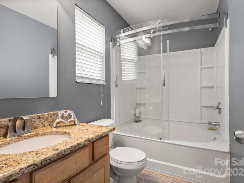 9236 Clifton Meadow Drive, Matthews, NC 28105.  MLS# CAR4268571, YatesRealty ID 18839. 