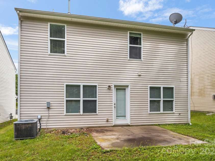 9236 Clifton Meadow Drive, Matthews, NC 28105.  MLS# CAR4268571, YatesRealty ID 18839. 