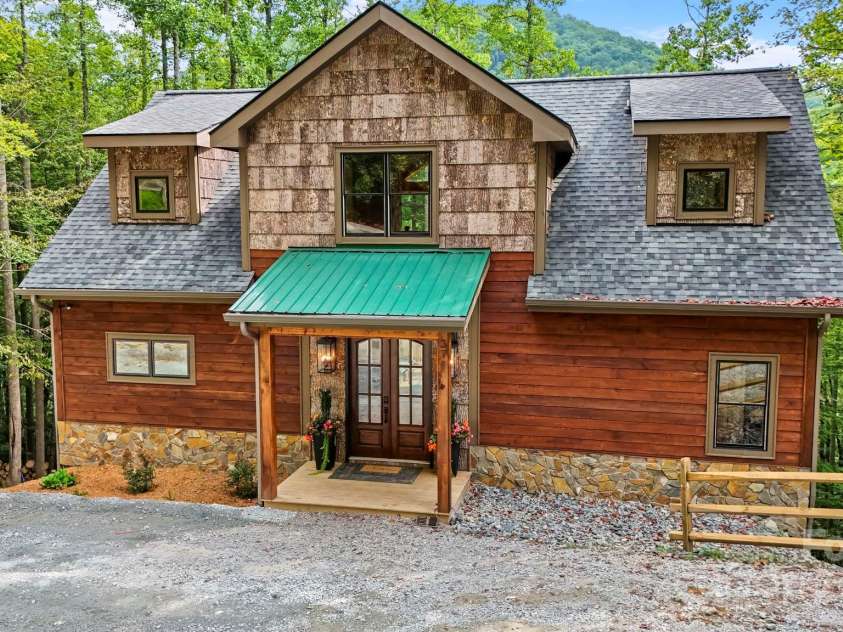 371 Hews Circle, Blowing Rock, NC 28605.  MLS# CAR4196157, YatesRealty ID 1884. 