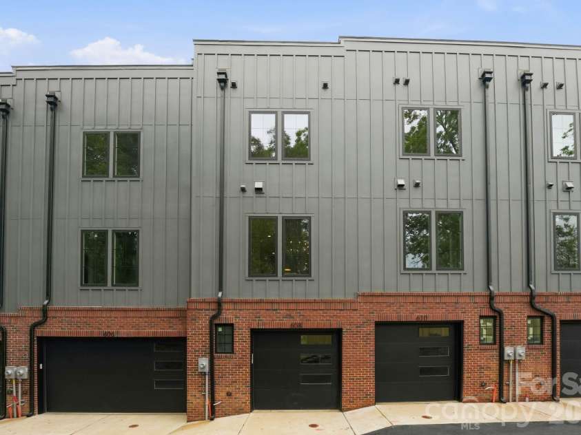 604 16th Street, Charlotte, NC 28206.  MLS# CAR4246923, YatesRealty ID 1884. Double car garage