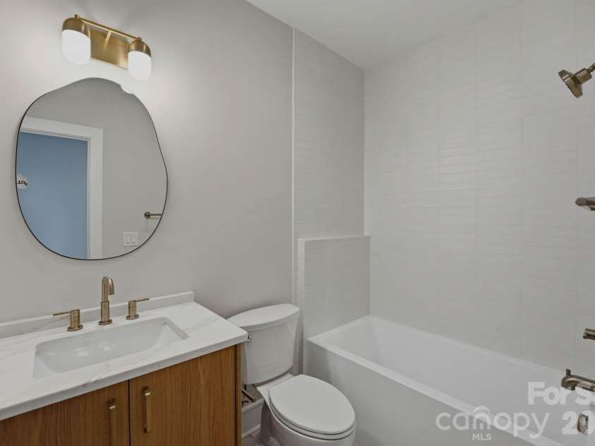 604 16th Street, Charlotte, NC 28206.  MLS# CAR4246923, YatesRealty ID 1884. Guest bathroom