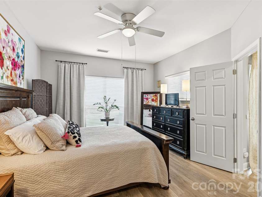 18824 Nautical Drive, Cornelius, NC 28031.  MLS# CAR4335097, YatesRealty ID 18840. 