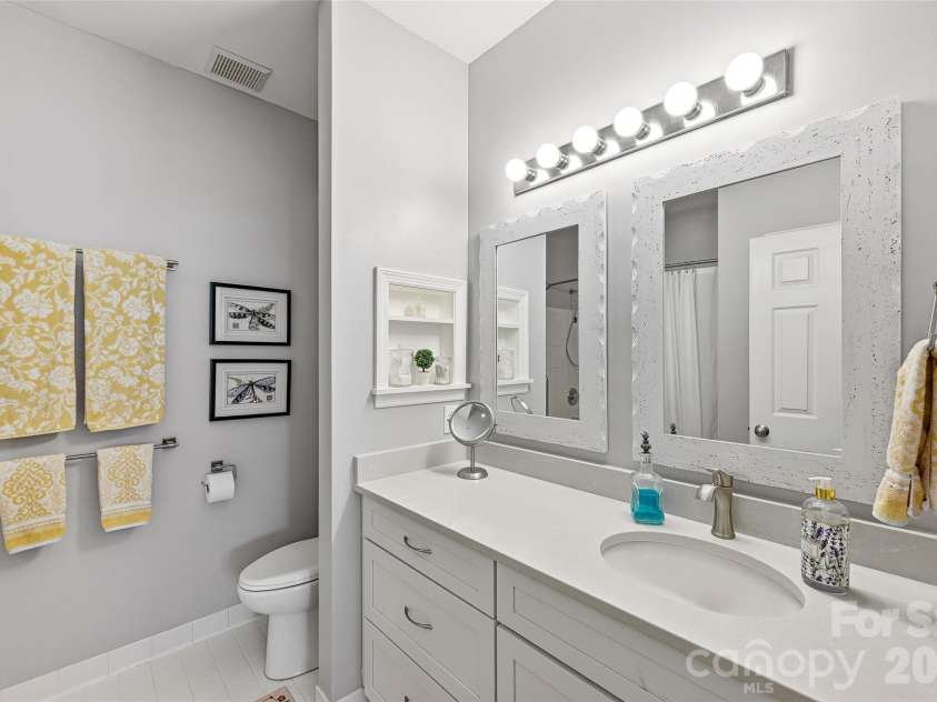 18824 Nautical Drive, Cornelius, NC 28031.  MLS# CAR4335097, YatesRealty ID 18840. 