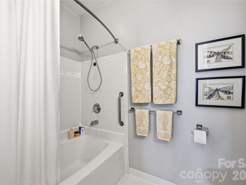 18824 Nautical Drive, Cornelius, NC 28031.  MLS# CAR4335097, YatesRealty ID 18840. 