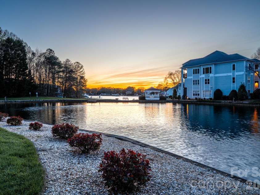 18824 Nautical Drive, Cornelius, NC 28031.  MLS# CAR4335097, YatesRealty ID 18840. 
