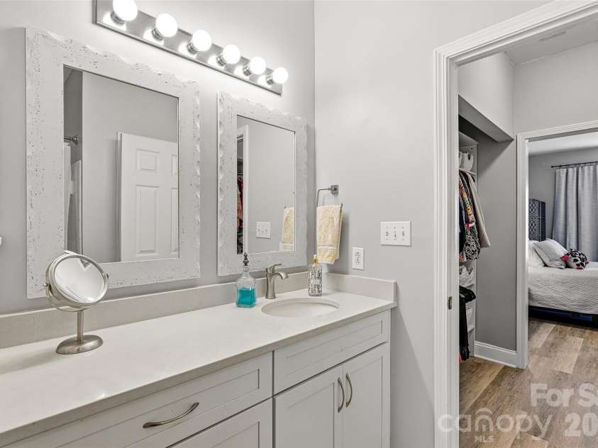18824 Nautical Drive, Cornelius, NC 28031.  MLS# CAR4335097, YatesRealty ID 18840. Primary Bath