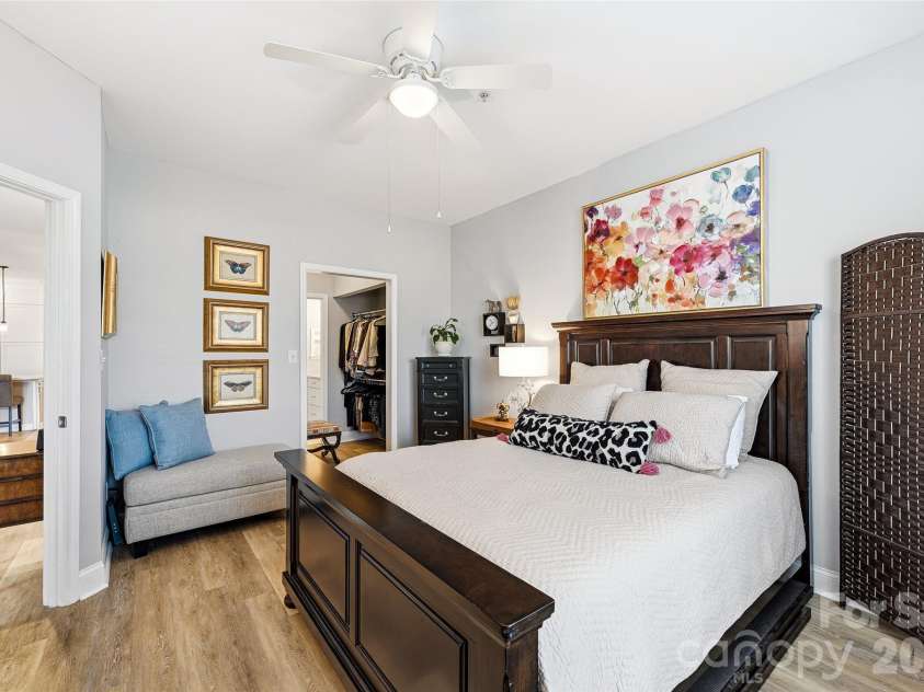 18824 Nautical Drive, Cornelius, NC 28031.  MLS# CAR4335097, YatesRealty ID 18840. Primary Suite