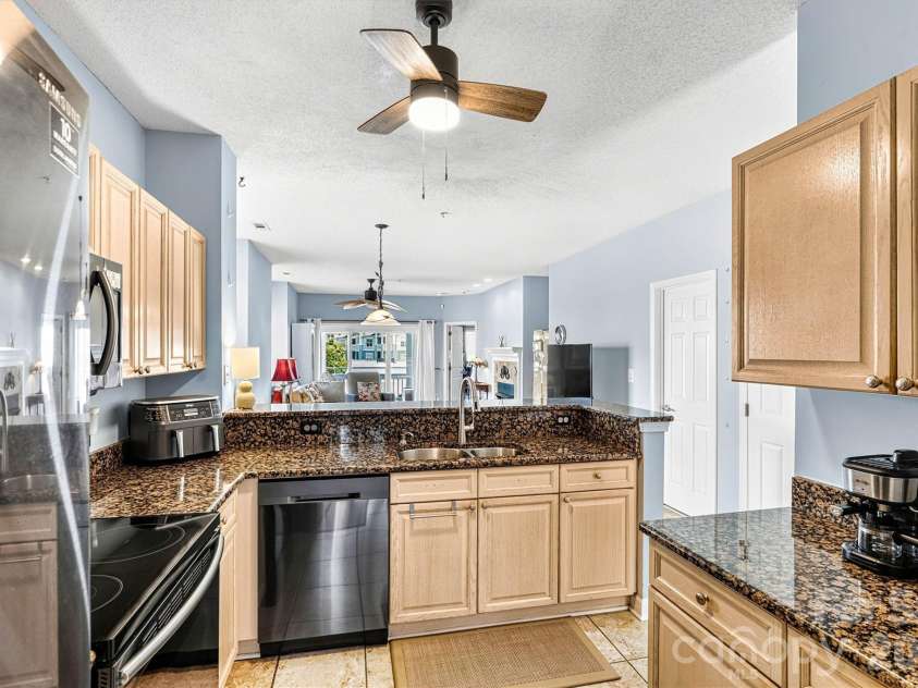 18824 Nautical Drive, Cornelius, NC 28031.  MLS# CAR4406934, YatesRealty ID 18840. 
