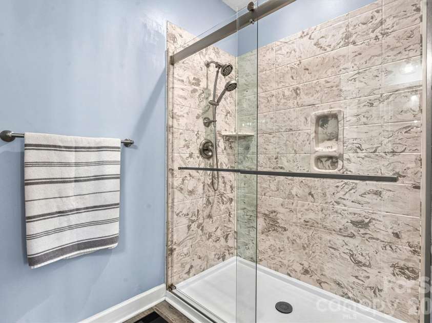 18824 Nautical Drive, Cornelius, NC 28031.  MLS# CAR4406934, YatesRealty ID 18840. 