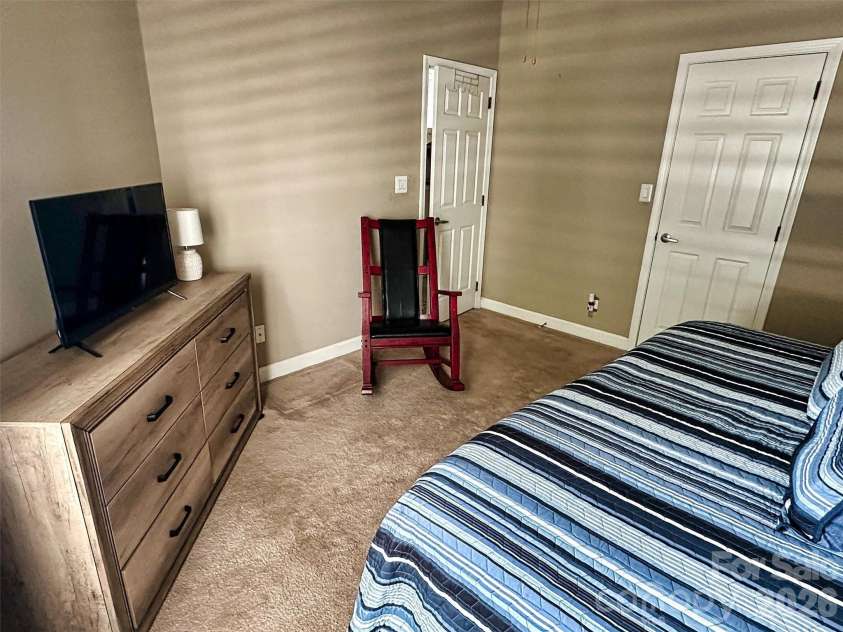 18824 Nautical Drive, Cornelius, NC 28031.  MLS# CAR4406934, YatesRealty ID 18840. 