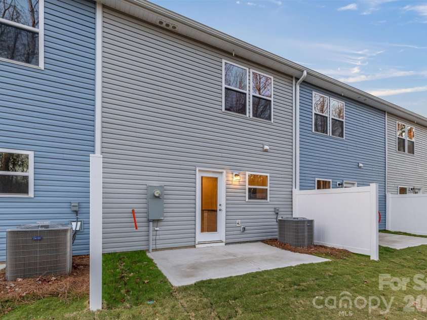 4552 Green Drake Drive, Charlotte, NC 28269.  MLS# CAR4277843, YatesRealty ID 18841. 