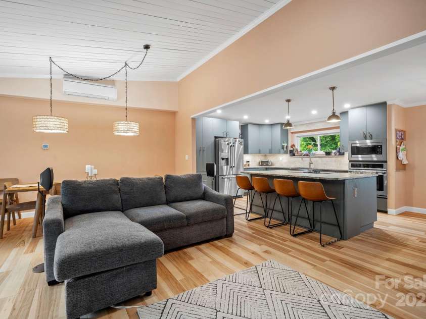 419 Blue Ridge Road, East Flat Rock, NC 28726.  MLS# CAR4269146, YatesRealty ID 18842. 