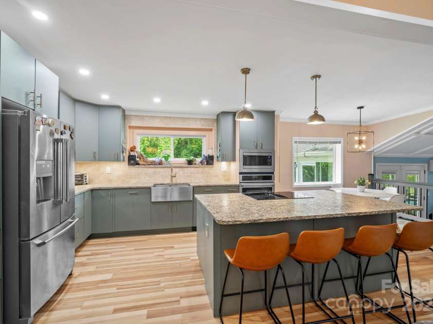 419 Blue Ridge Road, East Flat Rock, NC 28726.  MLS# CAR4269146, YatesRealty ID 18842. 