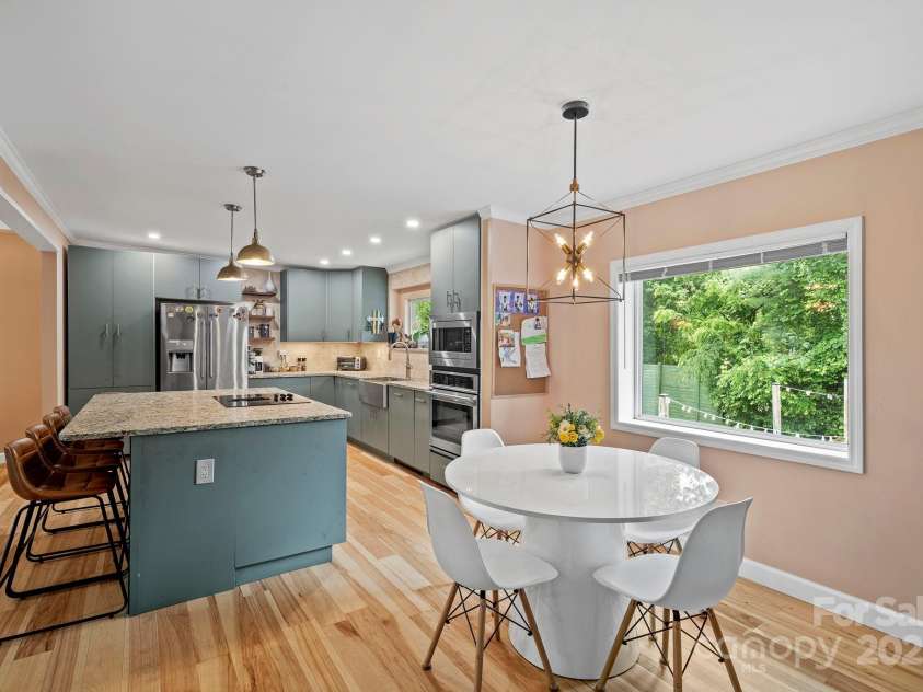 419 Blue Ridge Road, East Flat Rock, NC 28726.  MLS# CAR4269146, YatesRealty ID 18842. 