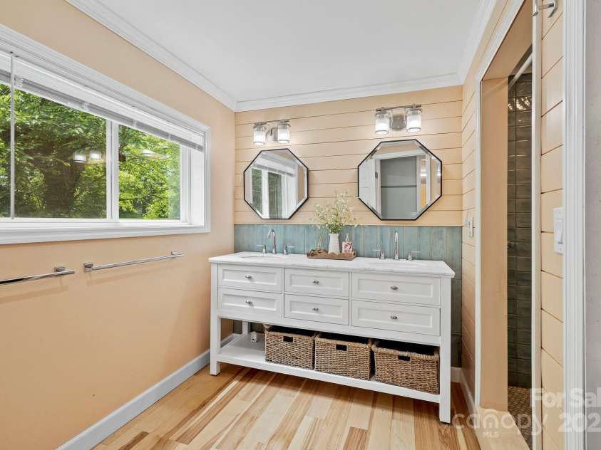 419 Blue Ridge Road, East Flat Rock, NC 28726.  MLS# CAR4269146, YatesRealty ID 18842. 