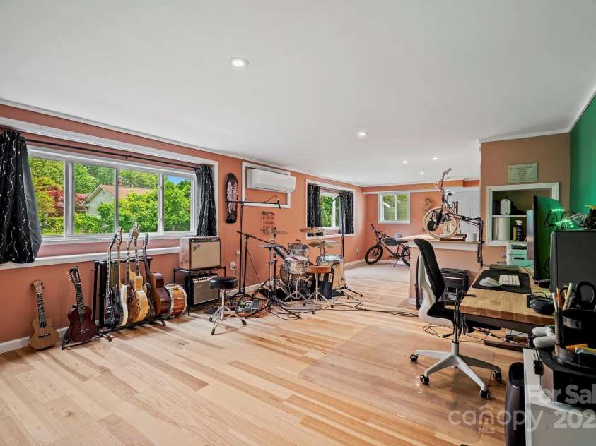 419 Blue Ridge Road, East Flat Rock, NC 28726.  MLS# CAR4269146, YatesRealty ID 18842. 