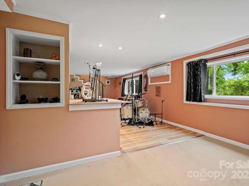 419 Blue Ridge Road, East Flat Rock, NC 28726.  MLS# CAR4269146, YatesRealty ID 18842. 