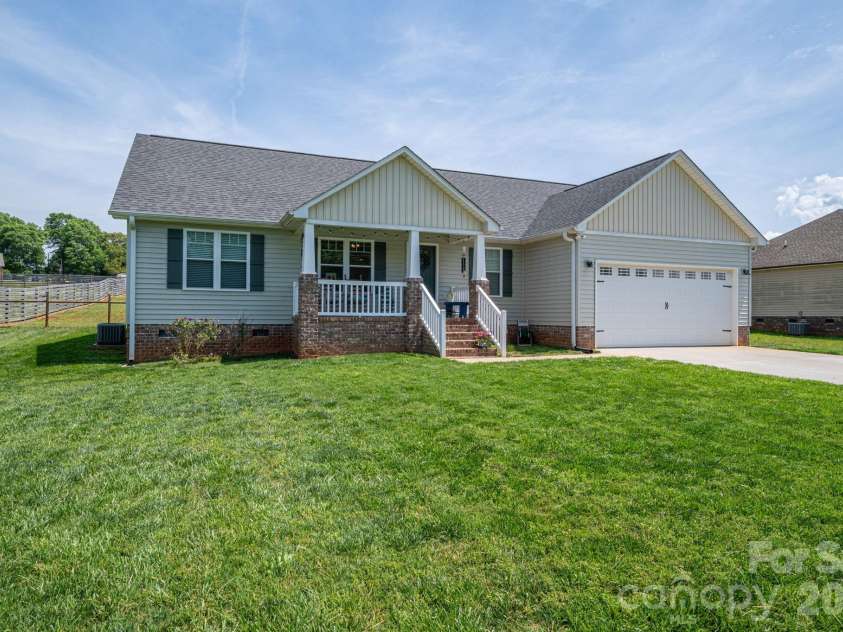 2486 Rock Dam Road, Lincolnton, NC 28092.  MLS# CAR4335118, YatesRealty ID 18846. Large front yard