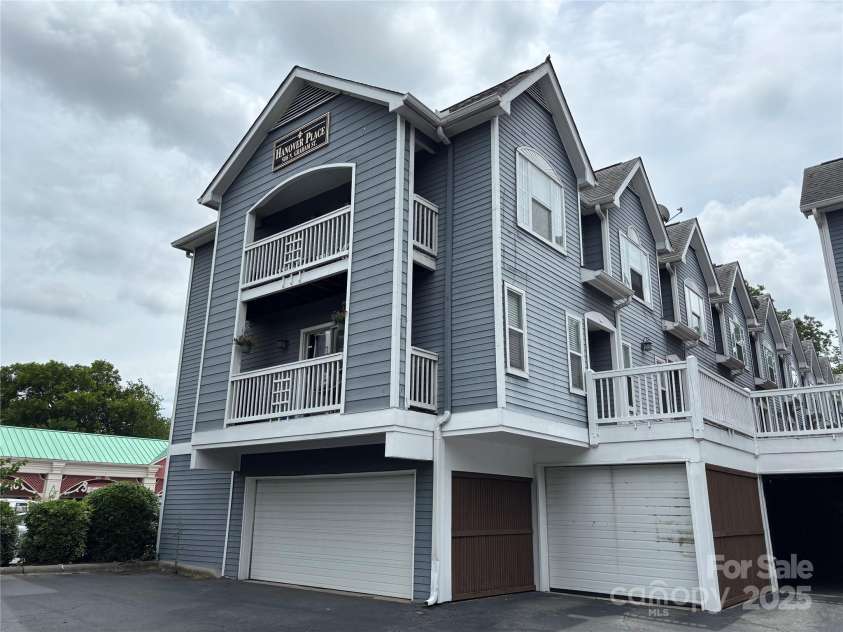 508 Graham Street, Charlotte, NC 28202.  MLS# CAR4269960, YatesRealty ID 18846. 