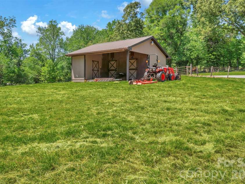 105 Winchester Drive, Shelby, NC 28152.  MLS# CAR4375983, YatesRealty ID 18850. 2 stall shed row barn with tack room