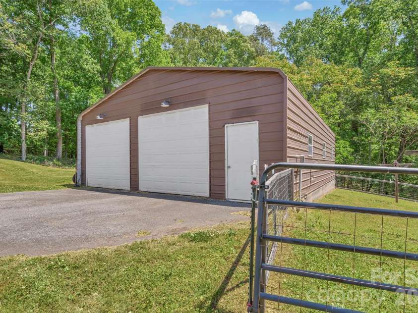 105 Winchester Drive, Shelby, NC 28152.  MLS# CAR4375983, YatesRealty ID 18850. 40x30 shop/garage