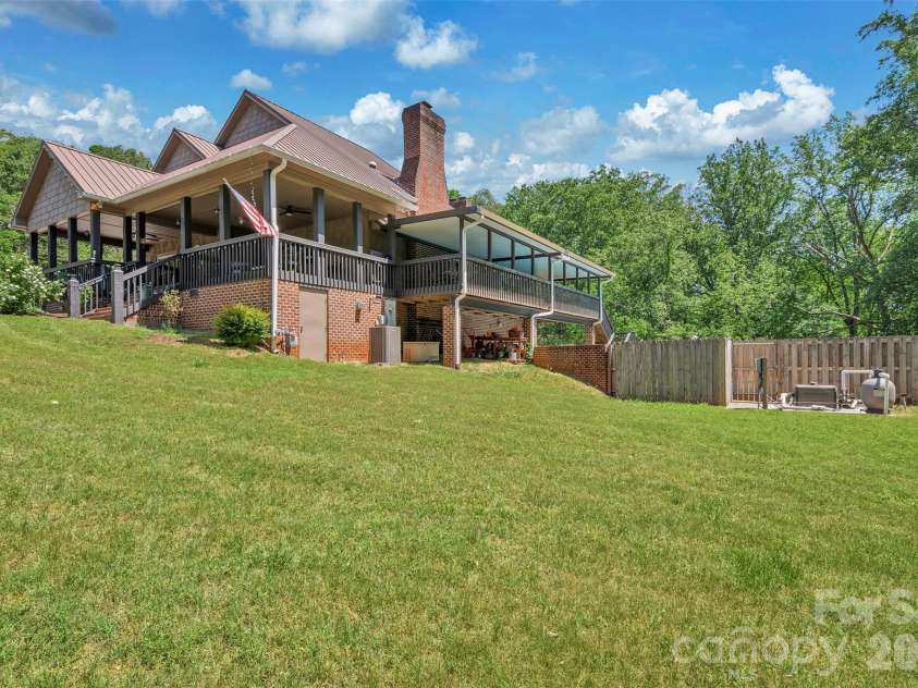 105 Winchester Drive, Shelby, NC 28152.  MLS# CAR4375983, YatesRealty ID 18850. 