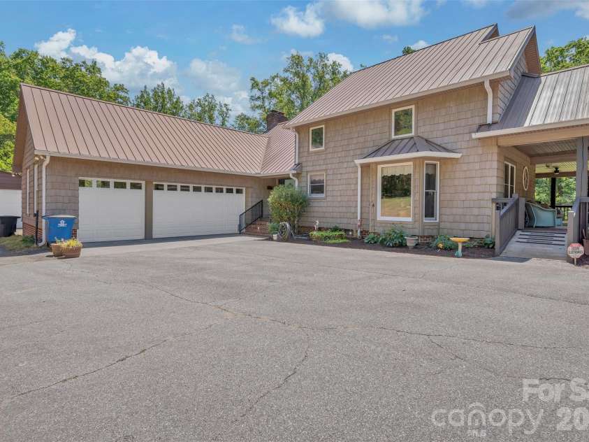 105 Winchester Drive, Shelby, NC 28152.  MLS# CAR4375983, YatesRealty ID 18850. 